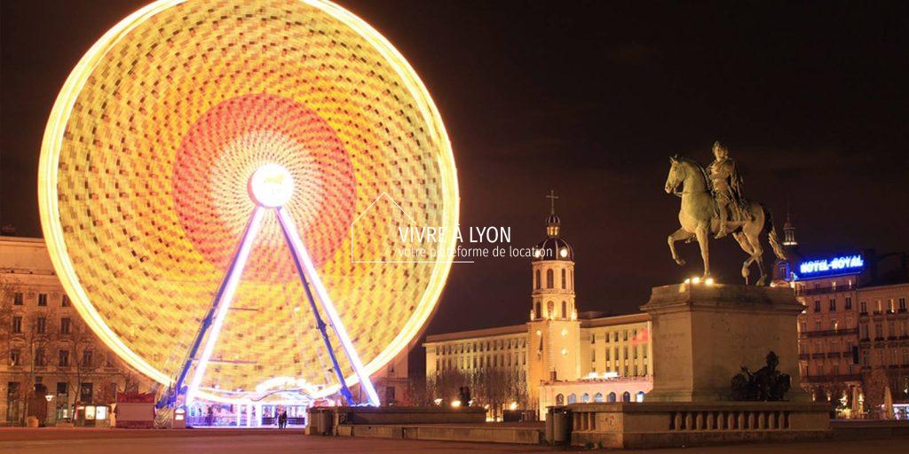 La Place Bellecour est la plus célèbre de Lyon. Reconnue à l'international, c'est un symbole de la ville de Lyon