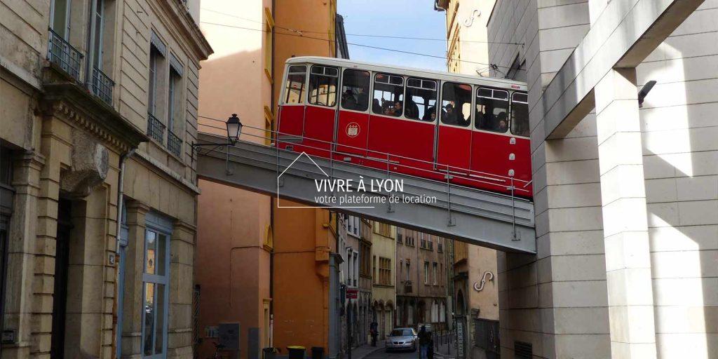 Monter sur la colline de Fourvière avec le téléphérique passant par le quartier Vieux-Lyon
